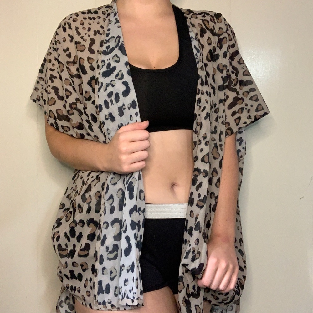 Derek heart cheetah print kimono size large